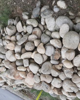 Pietre derivate da aratura terreno