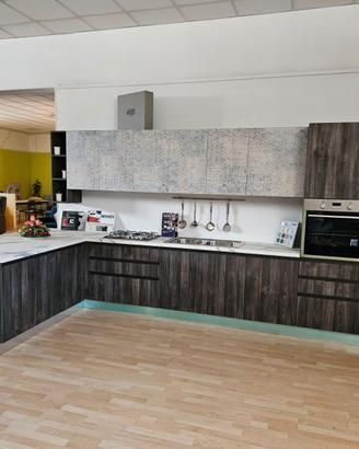 Cucina expo in laminato con bancone