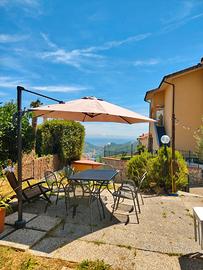 Appartamento su due livelli con terrazzo, giardino