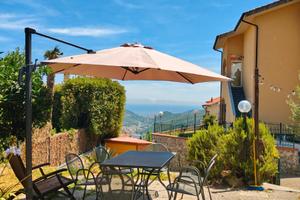 Appartamento su due livelli con terrazzo, giardino
