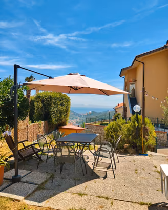 Appartamento su due livelli con terrazzo, giardino