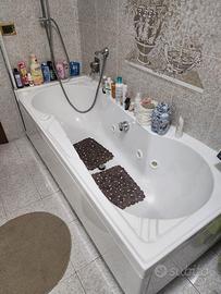 Vasca da bagno idromassaggio