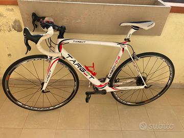 Bicicletta da corsa in carbonio