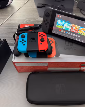 Nintendo Switch 1ª versione + 4 Joy-Con + Custodia