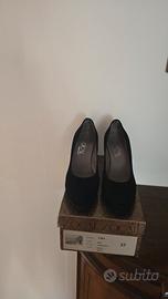 scarpe scamosciate nero!!!!