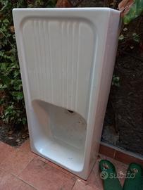 Lavandino in ceramica