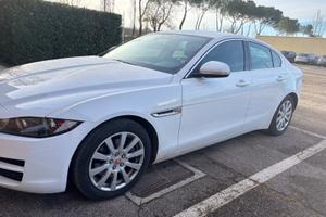 Jaguar XE – Eleganza, Prestazioni e Stile Raffinat