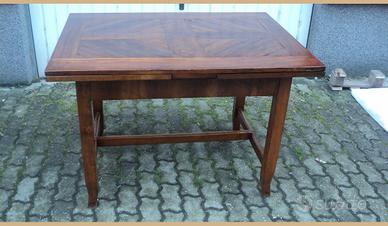 Tavolo in noce massello a tiro restaurato