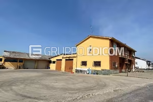 Locale, Corvino San Quirico.
