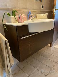 Lavandino e mobiletto bagno