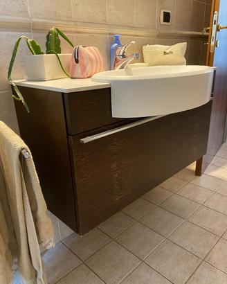 Lavandino e mobiletto bagno