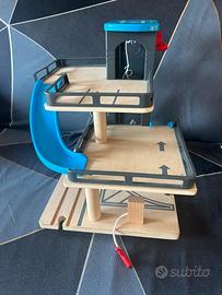 Parcheggio legno pista automobili