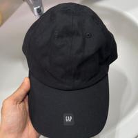 Cappello Gap X yeezy nero