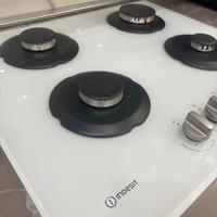 piano cottura a gas 4 fuochi indesit