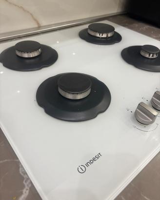 piano cottura a gas 4 fuochi indesit
