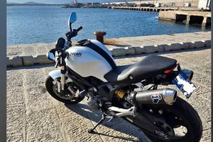 ducati Monster  596