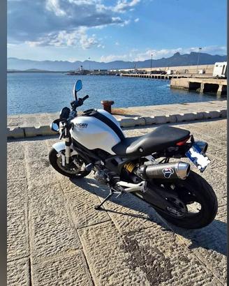 ducati Monster  596