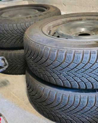 Gomme invernali con cerchio e copricerchi 