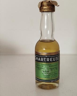 bottiglia mignon liquore chartreuse 