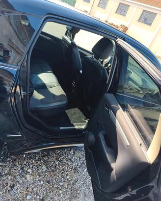 Mercedes-Benz b200
