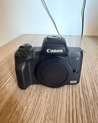 Canon EOS M50 Kit con obiettivo EF-M15-45 IS STM