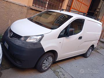 NISSAN NV 200