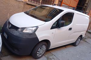 NISSAN NV 200