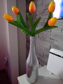 vaso con tulipani 