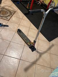 Monopattino freestyle stunt scoot