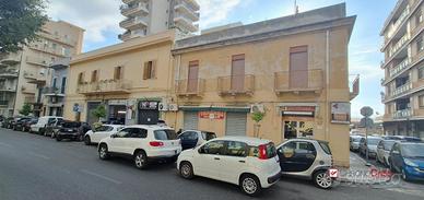VIA LA FARINA,FUNZIONALE LOCALE DI CIRCA 110 MQ