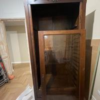 Mobile Antico in Legno Massello, Intagli Floreali