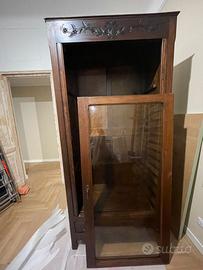 Mobile Antico in Legno Massello, Intagli Floreali