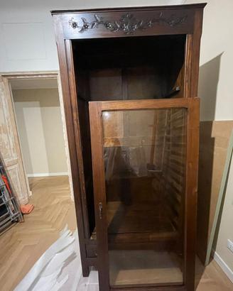 Mobile Antico in Legno Massello, Intagli Floreali