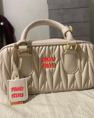 Borsa a mano bianca con tracolla