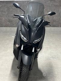XMAX 300. Mat Dark Grey.  (modello MY2019)