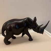 Rinoceronte in legno