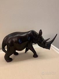 Rinoceronte in legno