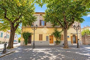 2 LOCALI A GIULIANOVA