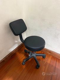Sgabello nero in ecopelle