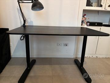 Scrivania Ikea Bekant 120x80 + lampada