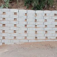 Blocchi per muri di contenimento terra