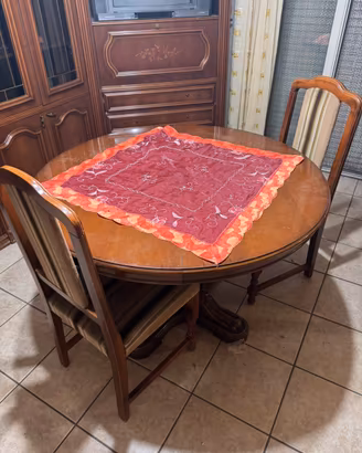Tavolo  da pranzo con 6 sedie
