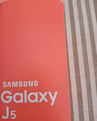 Samsung   j. 5