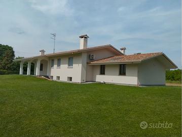 Villa singola immersa nel verde