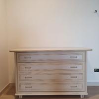 Cassettiera con due comodini laccata color crema