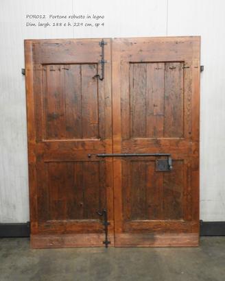 Portone doppio in legno