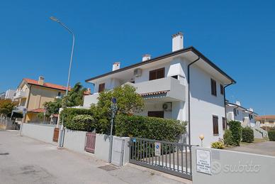 Last Minute con piscina 15/08-22/08 P.zza Marina