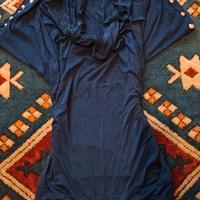 Maglia blu lunga con scollo ampio vintage