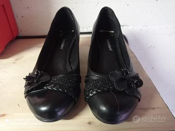 Scarpe tipo ballerine col tacco