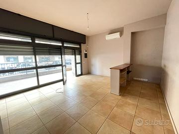 Tufello/vigne nuove - locale con canna fumaria